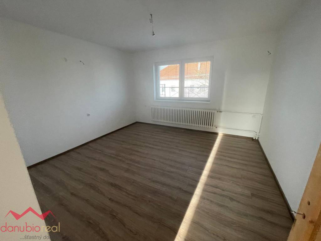 Prenájom veľkého 2-izbového bytu, Veľké Kosihy