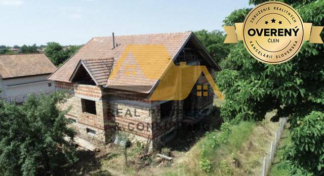 Predám pozemok s rozostavaným domom v Hurbanove