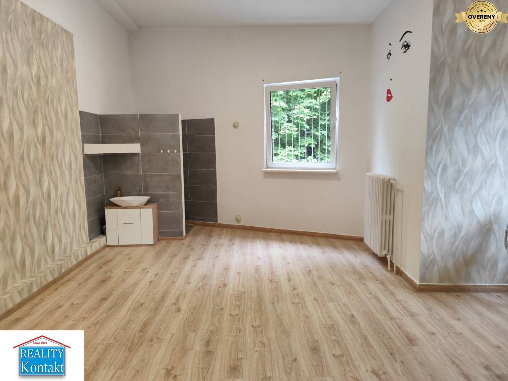 Ponúkame na prenájom obchodný priestor v Nových Zámkoch
