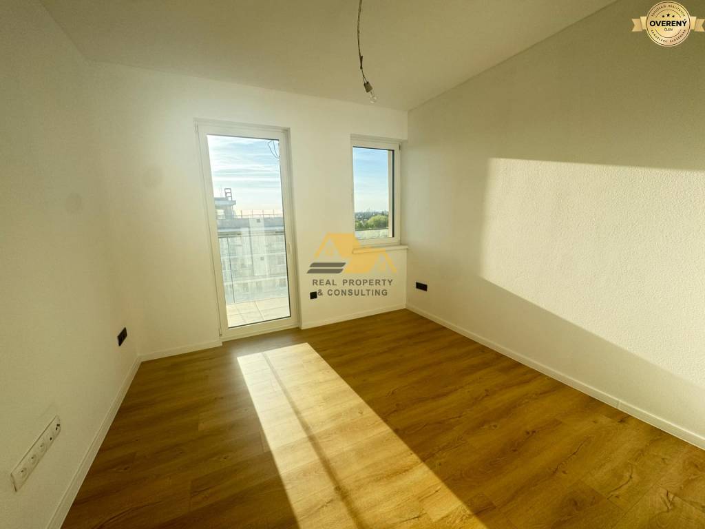 Predám moderný penthouse s veľkými terasami v Nových Zámkoch