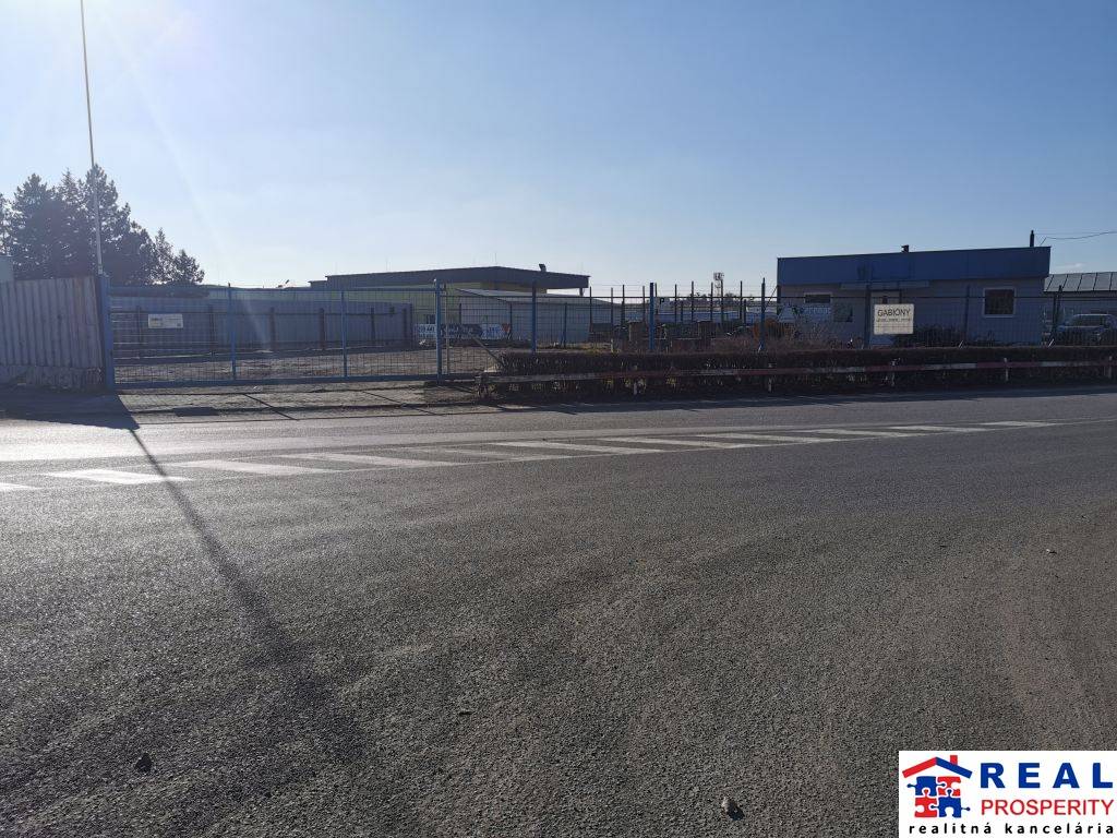 STROJNÍCKA: PLOCHA  701 m2 + kancelársky priestor 36 m2-rôzne využitie