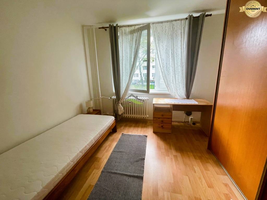 Čiastočne zrekonšt. 3 izb. byt na JUHU - 67 m2 - Komenského ul. 