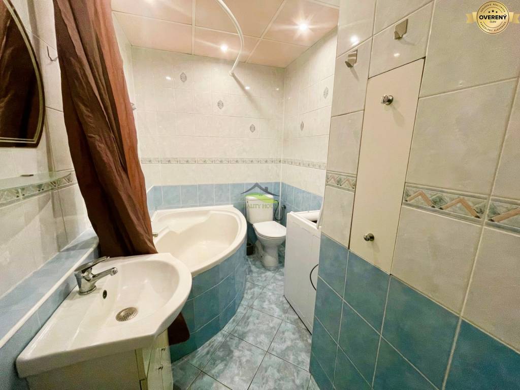 Čiastočne zrekonšt. 3 izb. byt na JUHU - 67 m2 - Komenského ul. 