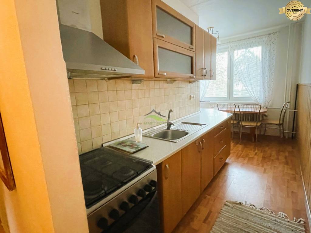 Čiastočne zrekonšt. 3 izb. byt na JUHU - 67 m2 - Komenského ul. 
