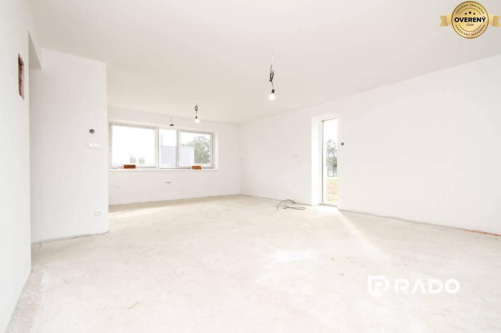 RADO | Veľký 5-izbový rodinný dom s jedinečným pozemkom 1527m2, Beckov