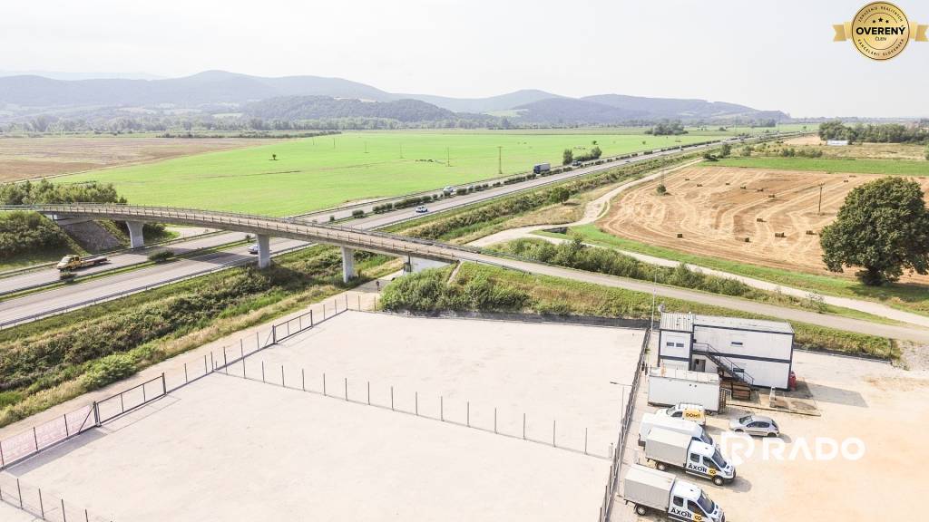 RADO | Pozemok na prenájom, 1170m2, 8km od Trenčína, tesne vedľa D1 