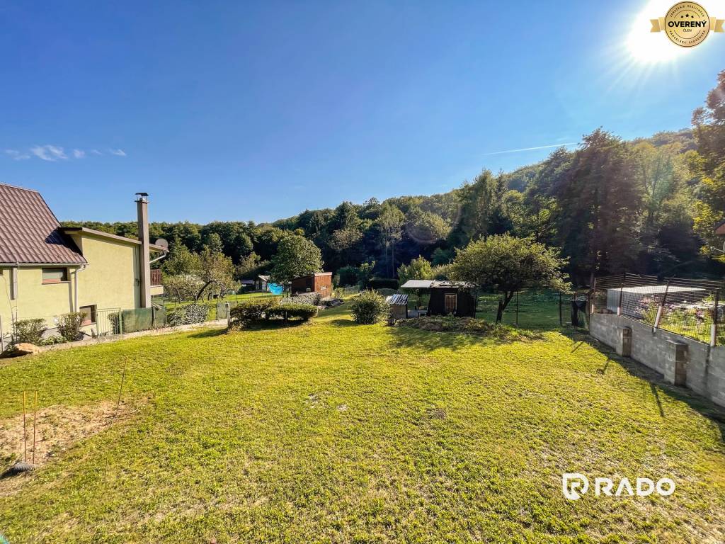 RADO | Veľký pozemok v krásnej prírode, 1071m2, Mníchova Lehota