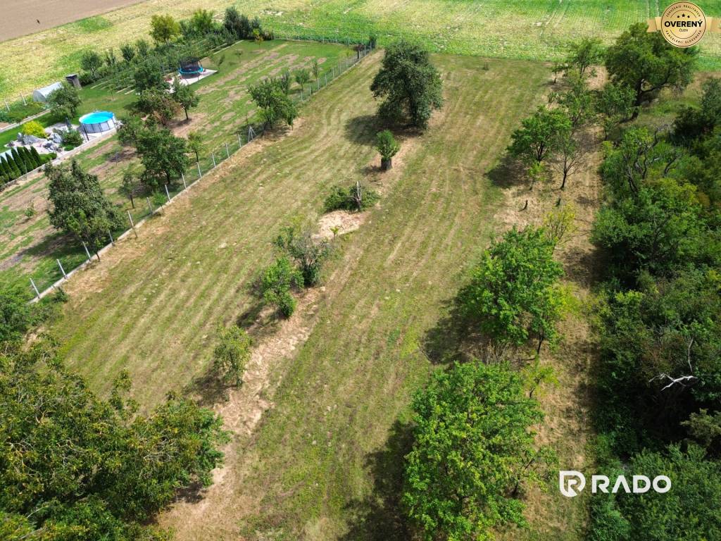 RADO | Obrovský slnečný rovinatý stavebný pozemok - Pruské - Savčina!