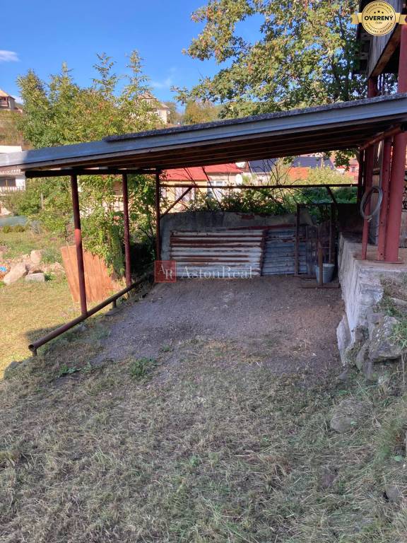 ZNÍŽENÁ CENA: pozemok 830 m2, s domčekom: Banský Studenec