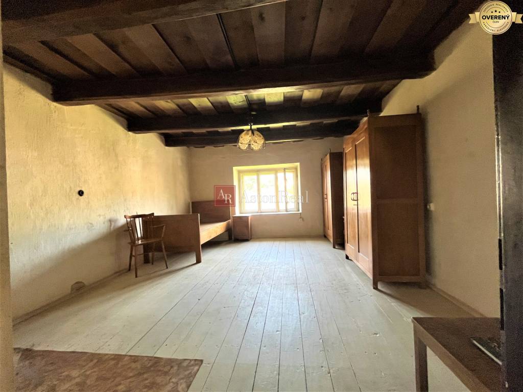 ZNÍŽENÁ CENA: pozemok 830 m2, s domčekom: Banský Studenec