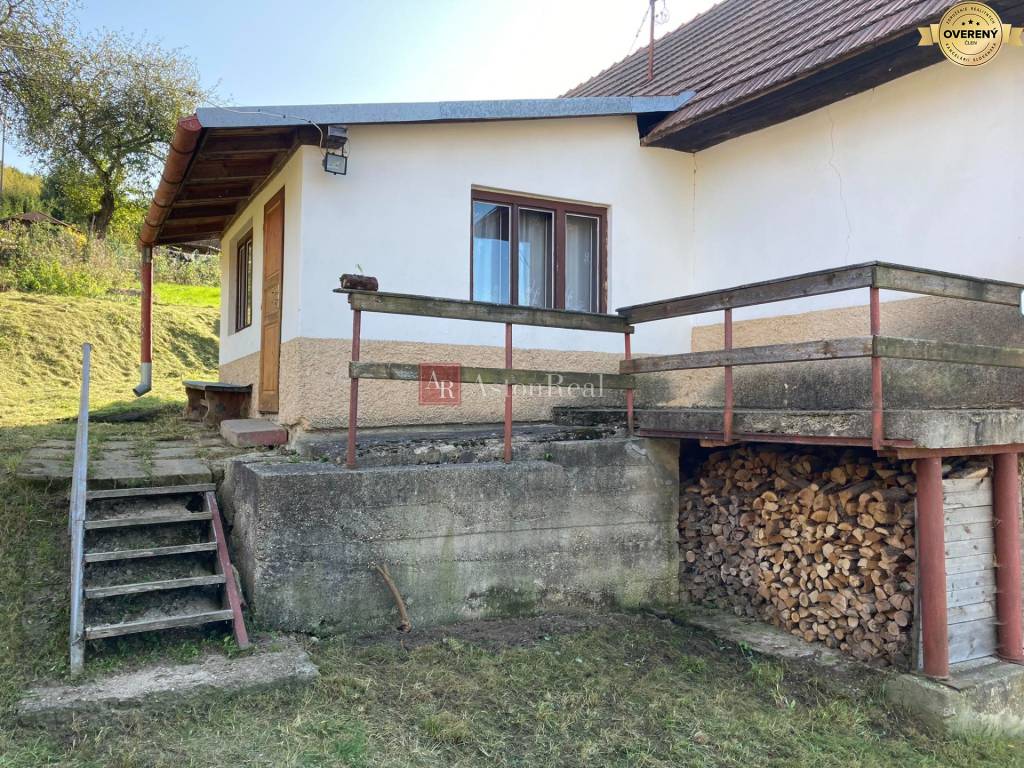 ZNÍŽENÁ CENA: pozemok 830 m2, s domčekom: Banský Studenec