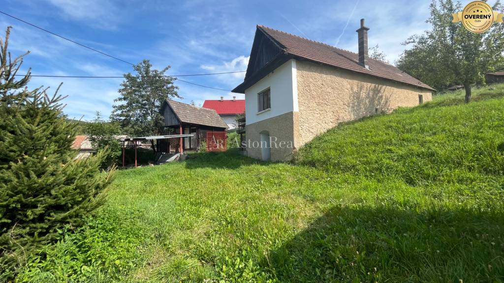ZNÍŽENÁ CENA: pozemok 830 m2, s domčekom: Banský Studenec