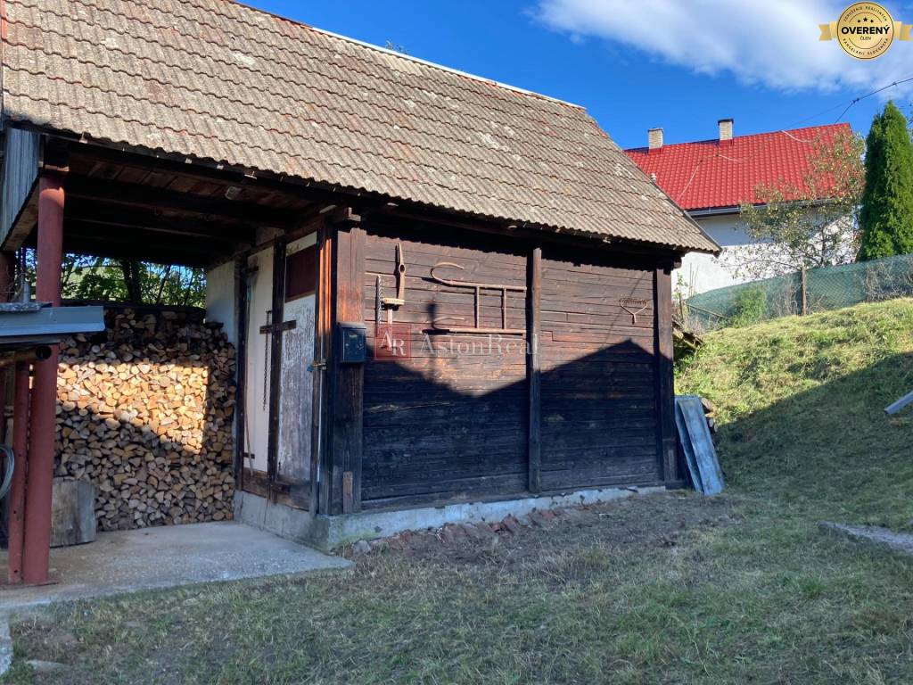 ZNÍŽENÁ CENA: pozemok 830 m2, s domčekom: Banský Studenec