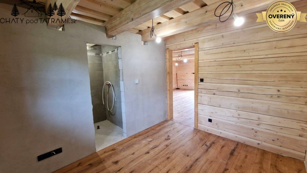 Tradičná 4i drevenica na okraji obce Čierny Balog
