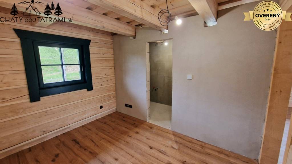 Tradičná 4i drevenica na okraji obce Čierny Balog