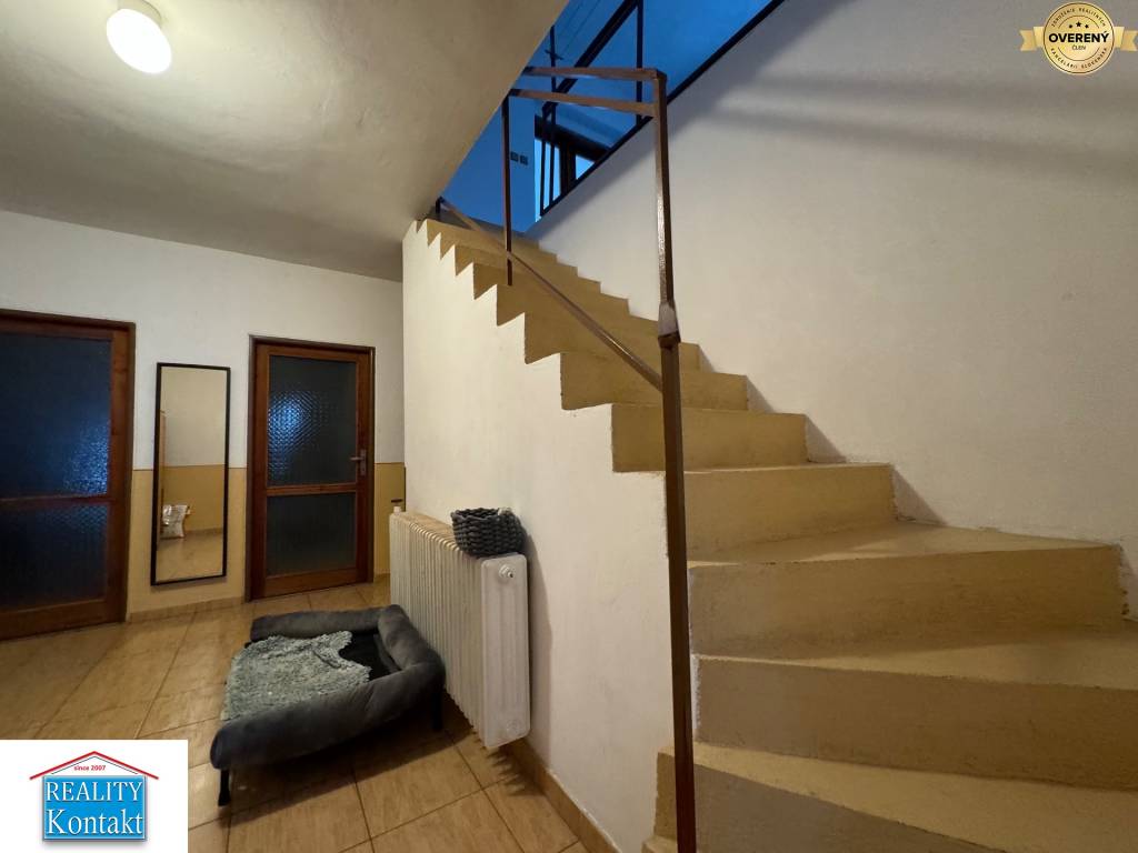Predáme veľký 5 izb. rodinný dom-Podhájska