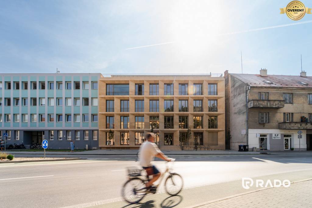 RADO | Na prenájom exkluzívne priestory 1. NP, Nám. sv. Anny, Trenčín