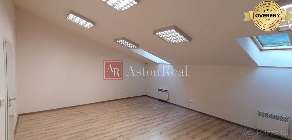 Prenájom: kancelária: 37 m2, v centre B. Bystrice, Nám. Slobody