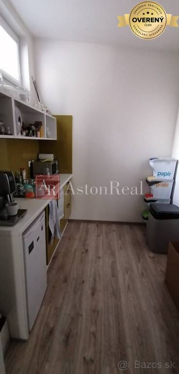 Prenájom: kancelária: 37 m2, v centre B. Bystrice, Nám. Slobody