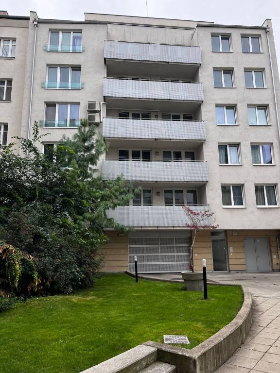 NA PRENÁJOM BYT V STAROM MESTE OPROTI TWIN CITY A SKYPARK V BA!