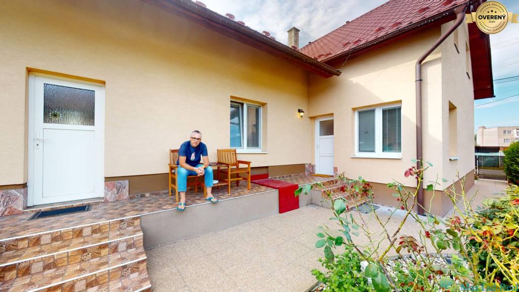 Rezervované, Rodinný dom so záhradou, 8 izieb, 1013 m2, Dvorianky