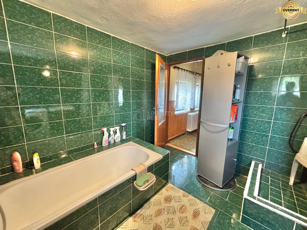 Predaj priestranného rodinného domu v centre Olešnej (MO)
