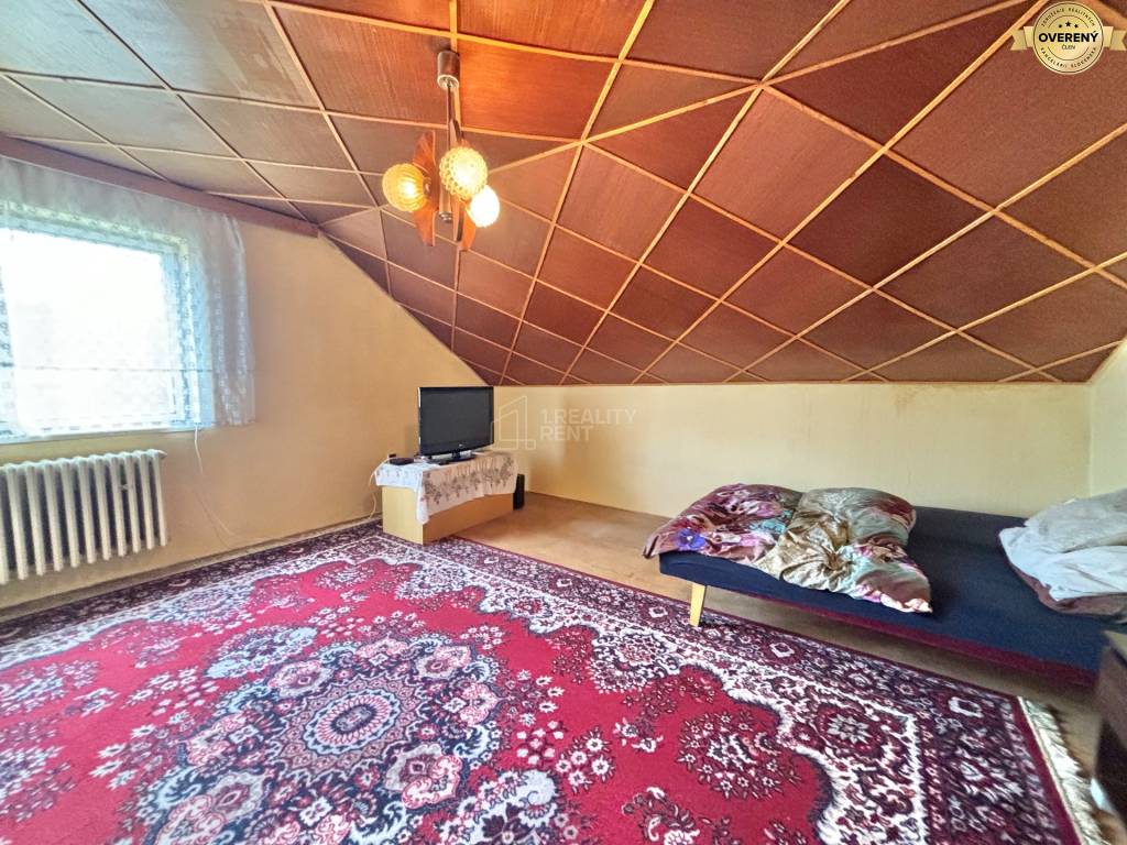 Predaj priestranného rodinného domu v centre Olešnej (MO)