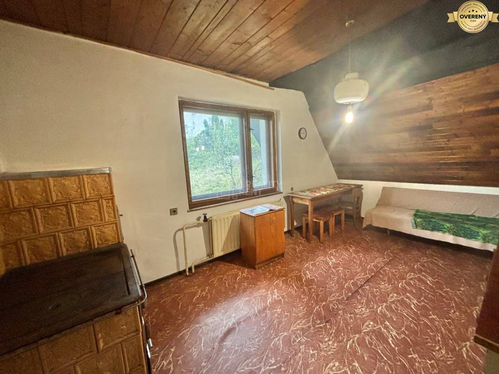Predaj  pôvodnej stavby rodinného domu vo Svrčinovci s veľkým pozemkom