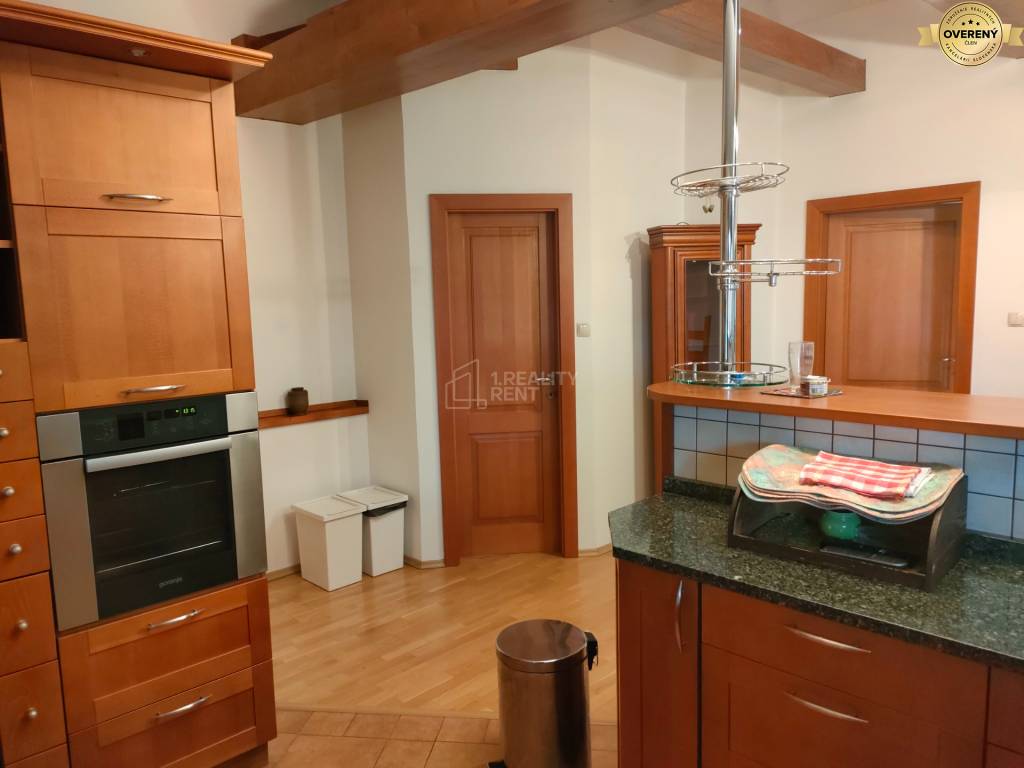 Predaj: Výnimočný dom na bývanie aj podnikanie v KNM (MO)