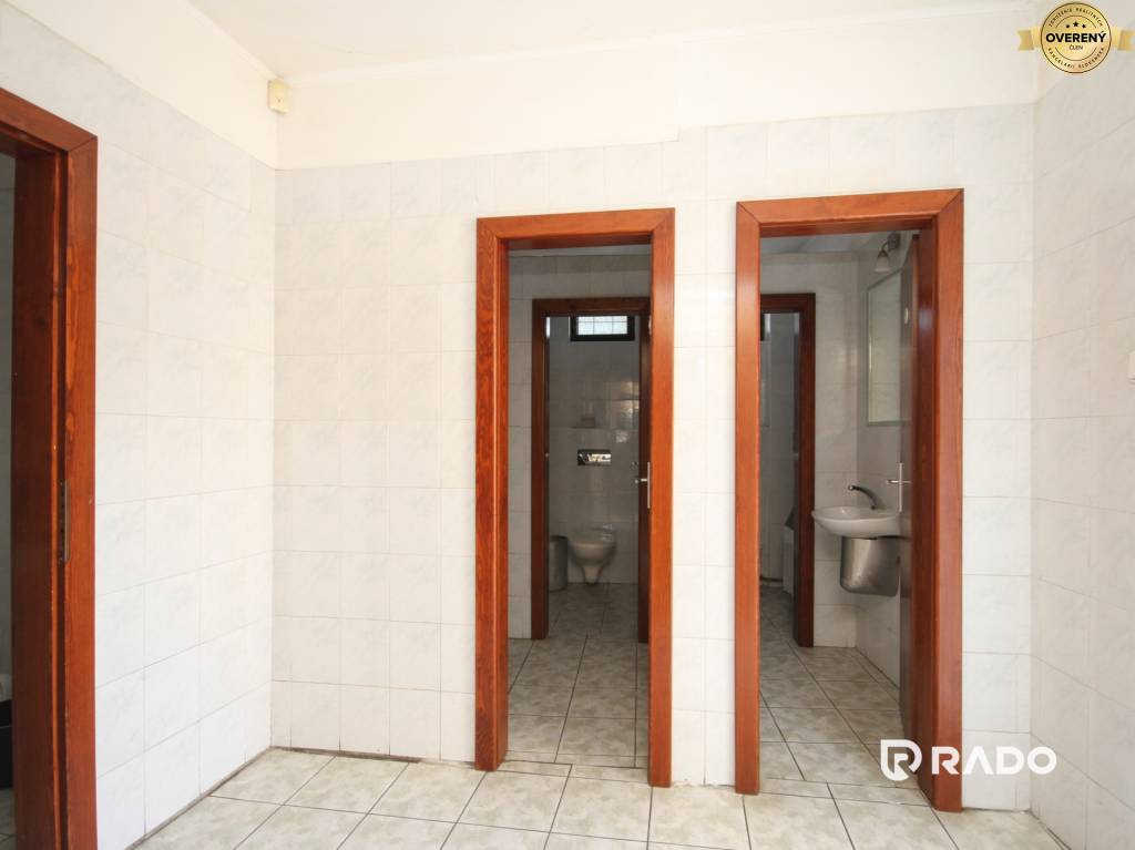 RADO | Reštaurácia a rodinný dom s pozemkom 2020m2, Partizánske