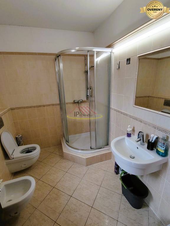  Predaj pekného 4 izb.rodinného domu s garážou,v Rovinke,Riečna ul.