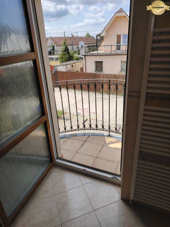  Predaj pekného 4 izb.rodinného domu s garážou,v Rovinke,Riečna ul.