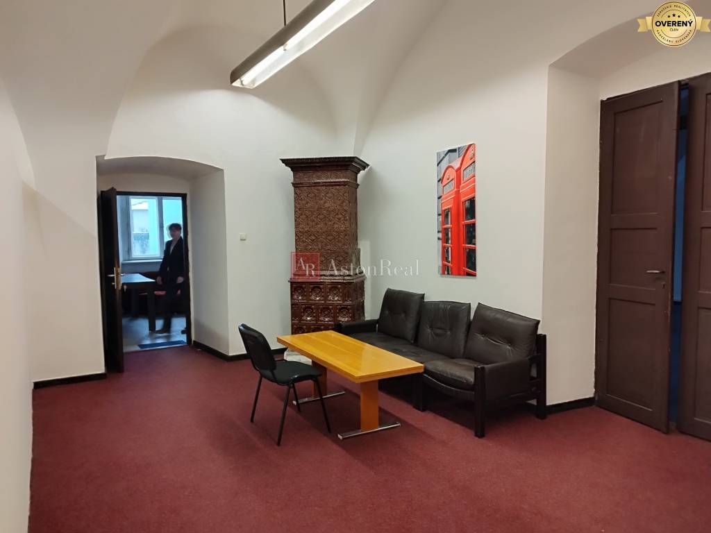 PRENÁJOM: Kancelárie 100m2( 2x 50m2), Kapitulská ul.Banská Bystrica