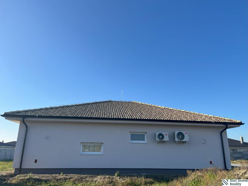Kvalitný 4-izbový bungalov, tepelné čerpadlo, Senec