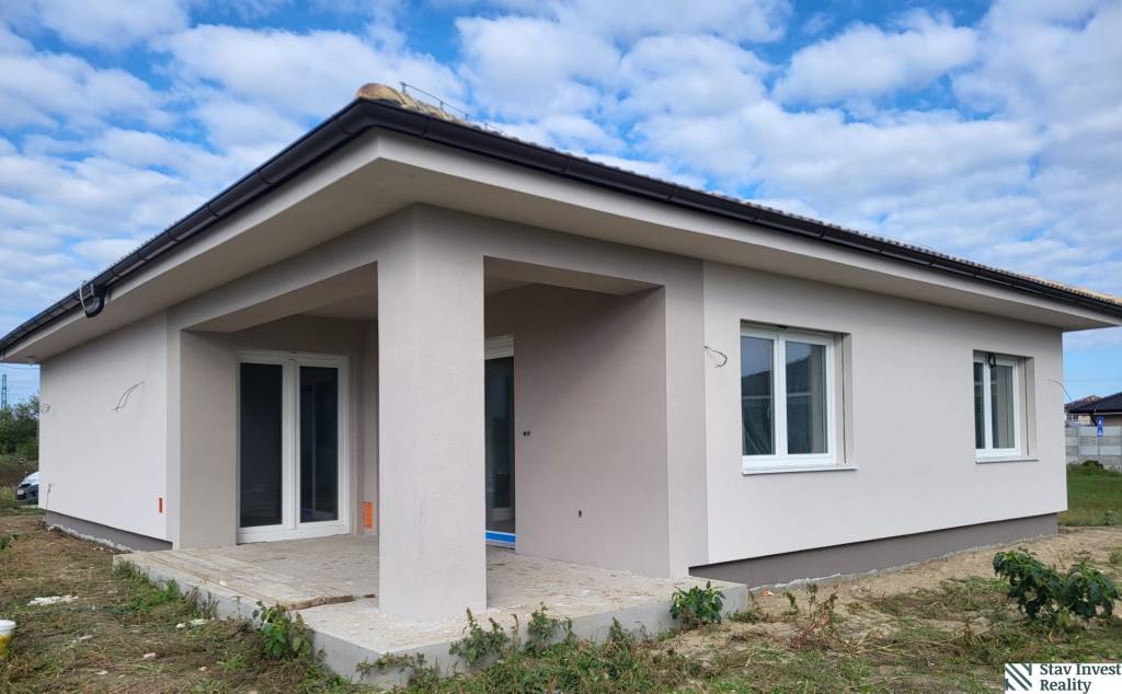 Kvalitný 4-izbový bungalov, tepelné čerpadlo, Senec