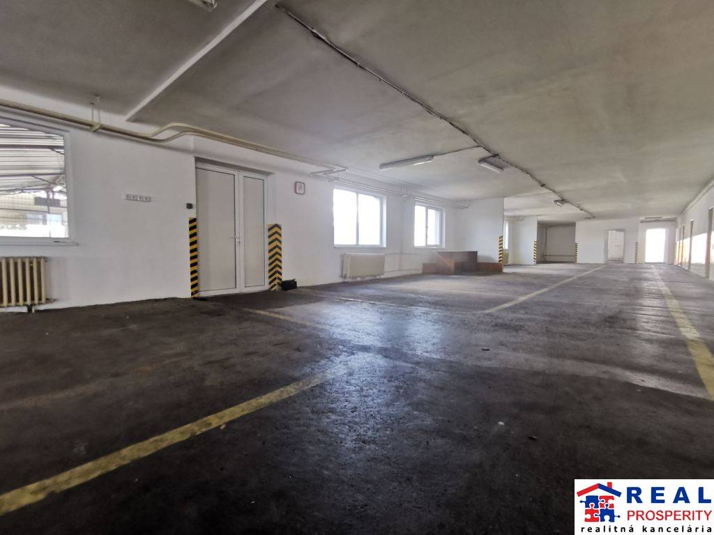 STROJNÍCKA: SKLAD 605 m2-naklad. rampa 164 m2, soc. záz., 4 kancelárie