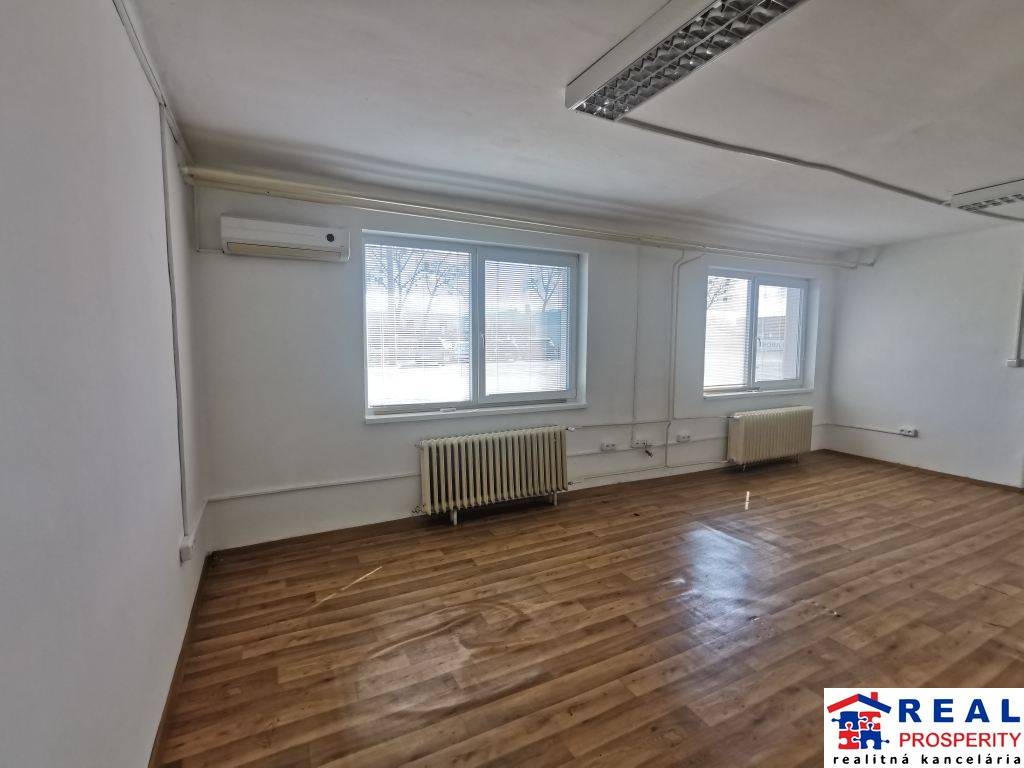 STROJNÍCKA: SKLAD 605 m2-naklad. rampa 164 m2, soc. záz., 4 kancelárie