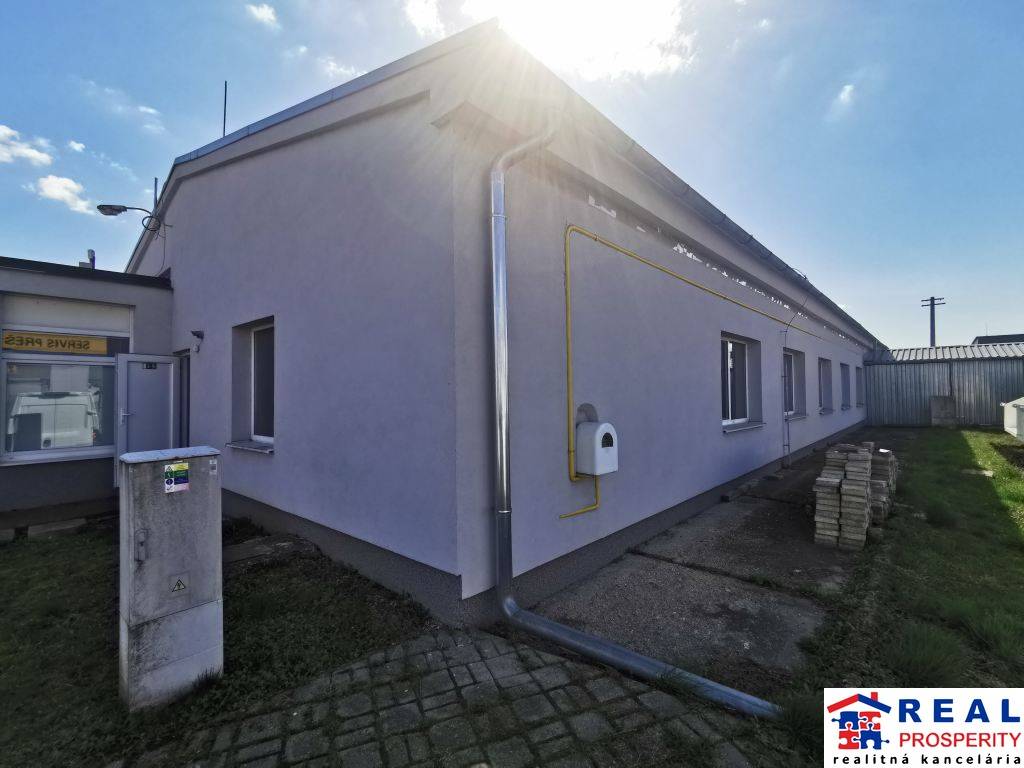 STROJNÍCKA: SKLAD 605 m2-naklad. rampa 164 m2, soc. záz., 4 kancelárie