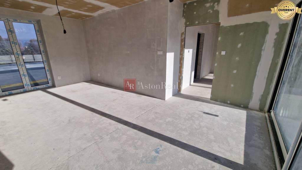 Novostavba-  3izbovy byt s balkónom a obrovskou terasou 180m2, Svit