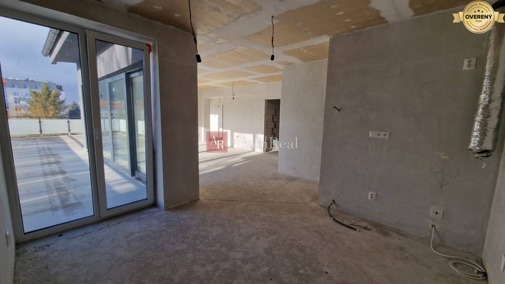Novostavba-  3izbovy byt s balkónom a obrovskou terasou 180m2, Svit