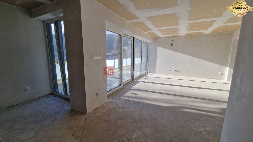 Novostavba-  3izbovy byt s balkónom a obrovskou terasou 180m2, Svit