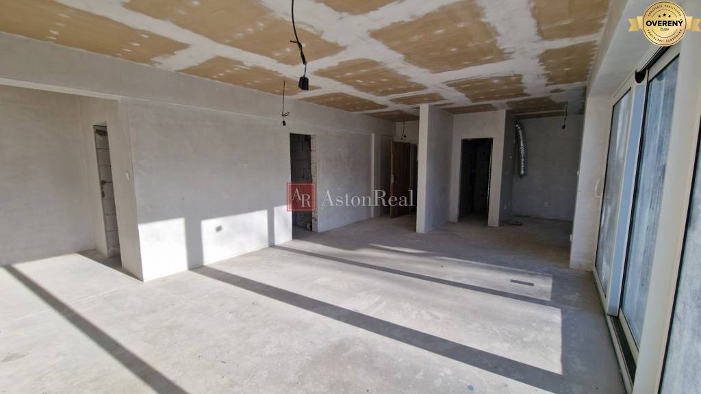 Novostavba-  3izbovy byt s balkónom a obrovskou terasou 180m2, Svit