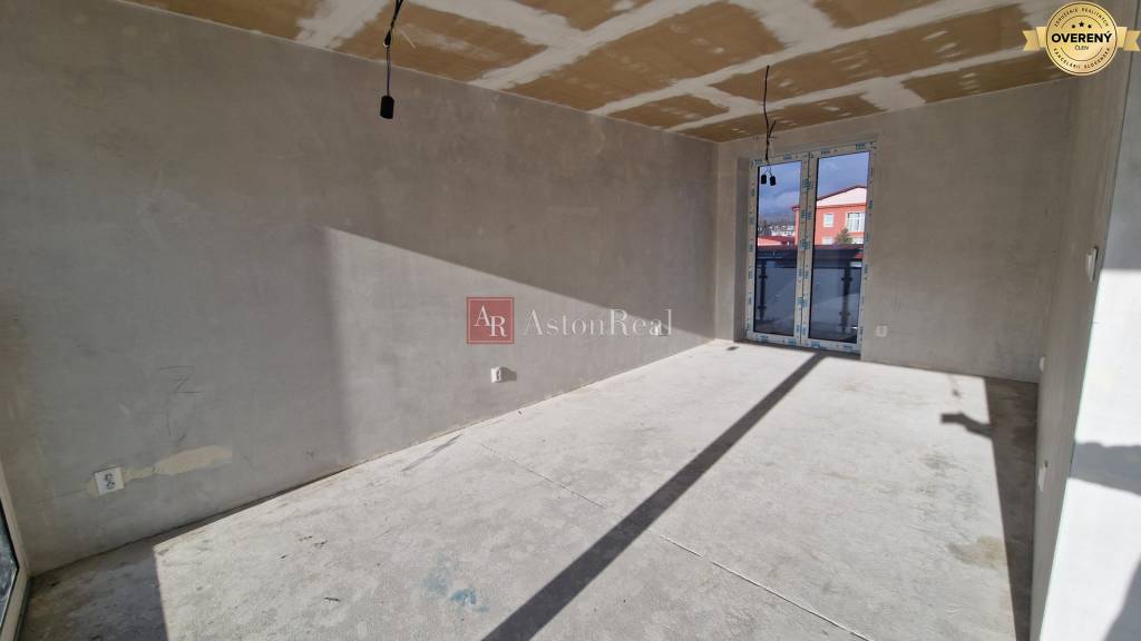Novostavba-  3izbovy byt s balkónom a obrovskou terasou 180m2, Svit