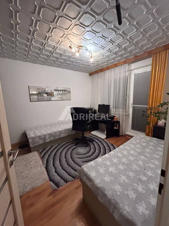 PREDAJ:3-izb.byt+lodžia;70 m2; zariadený;Novozámocká Zvolen; 149.800 €
