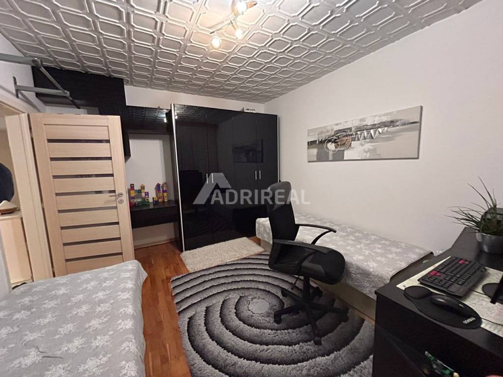 PREDAJ:3-izb.byt+lodžia;70 m2; zariadený;Novozámocká Zvolen; 149.800 €