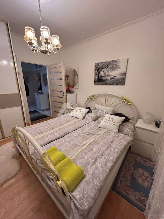 PREDAJ:3-izb.byt+lodžia;70 m2; zariadený;Novozámocká Zvolen; 149.800 €