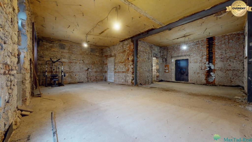Obchodný priestor na prenájom, 94 m2, Michalovce centrum