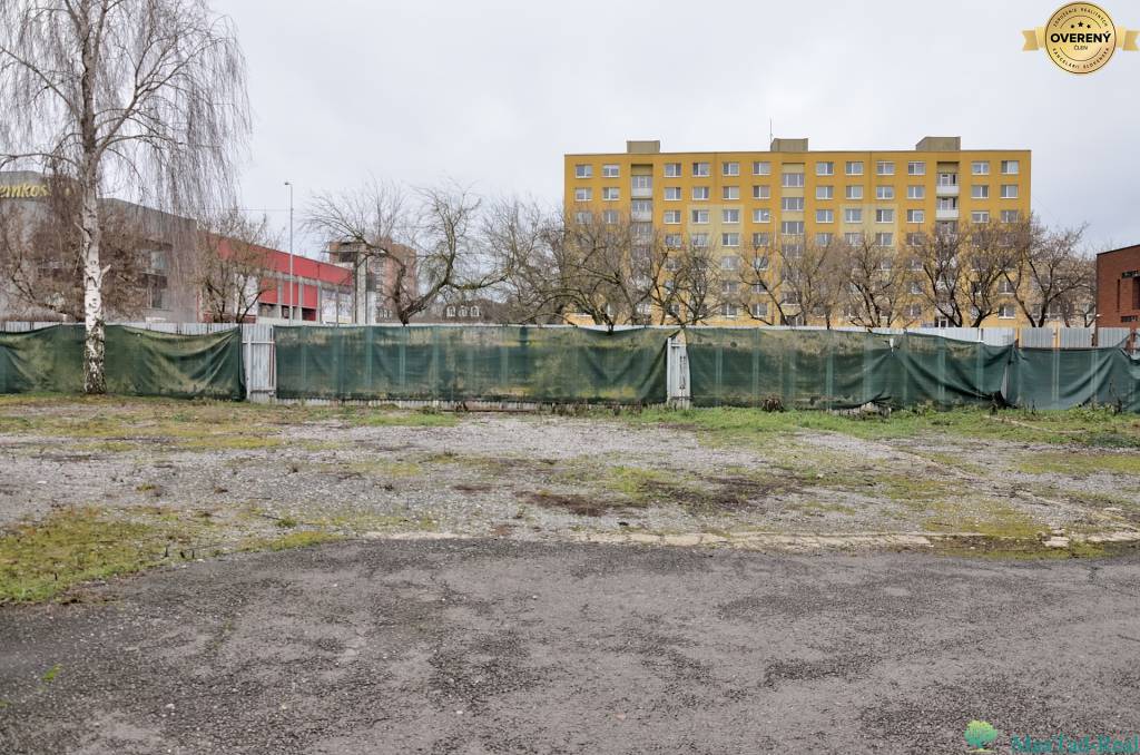 Na prenájom, bývalá reštaurácia s vlastným parkoviskom v centre