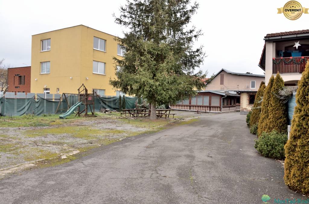 Na prenájom, bývalá reštaurácia s vlastným parkoviskom v centre