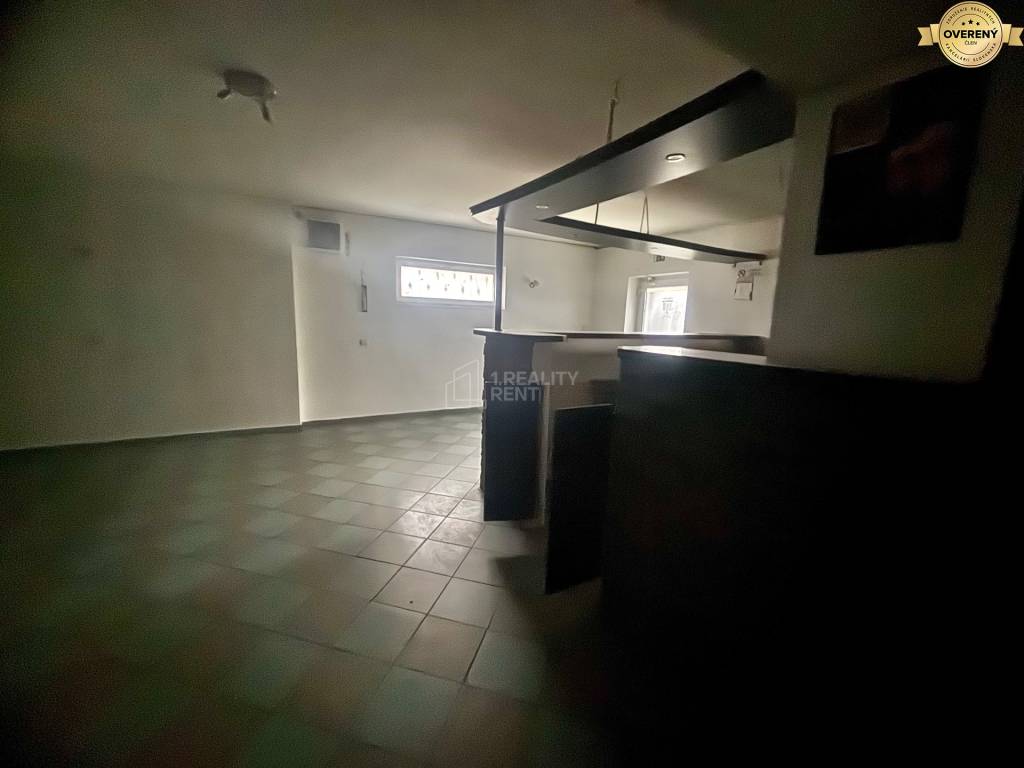 Predaj budovy na podnikanie- bývalý obchodný priestor v Čadci (MO)